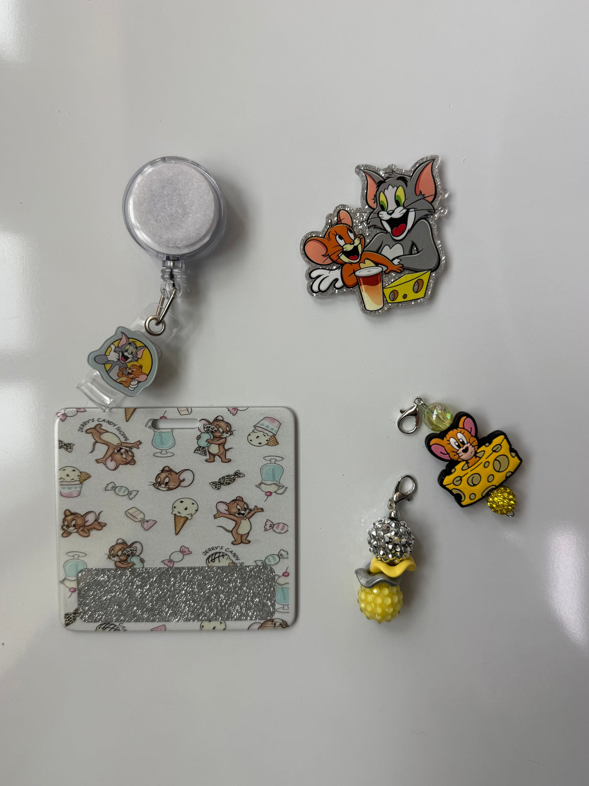 Tom & Jerry Interchangeable Badge Reel Buddy