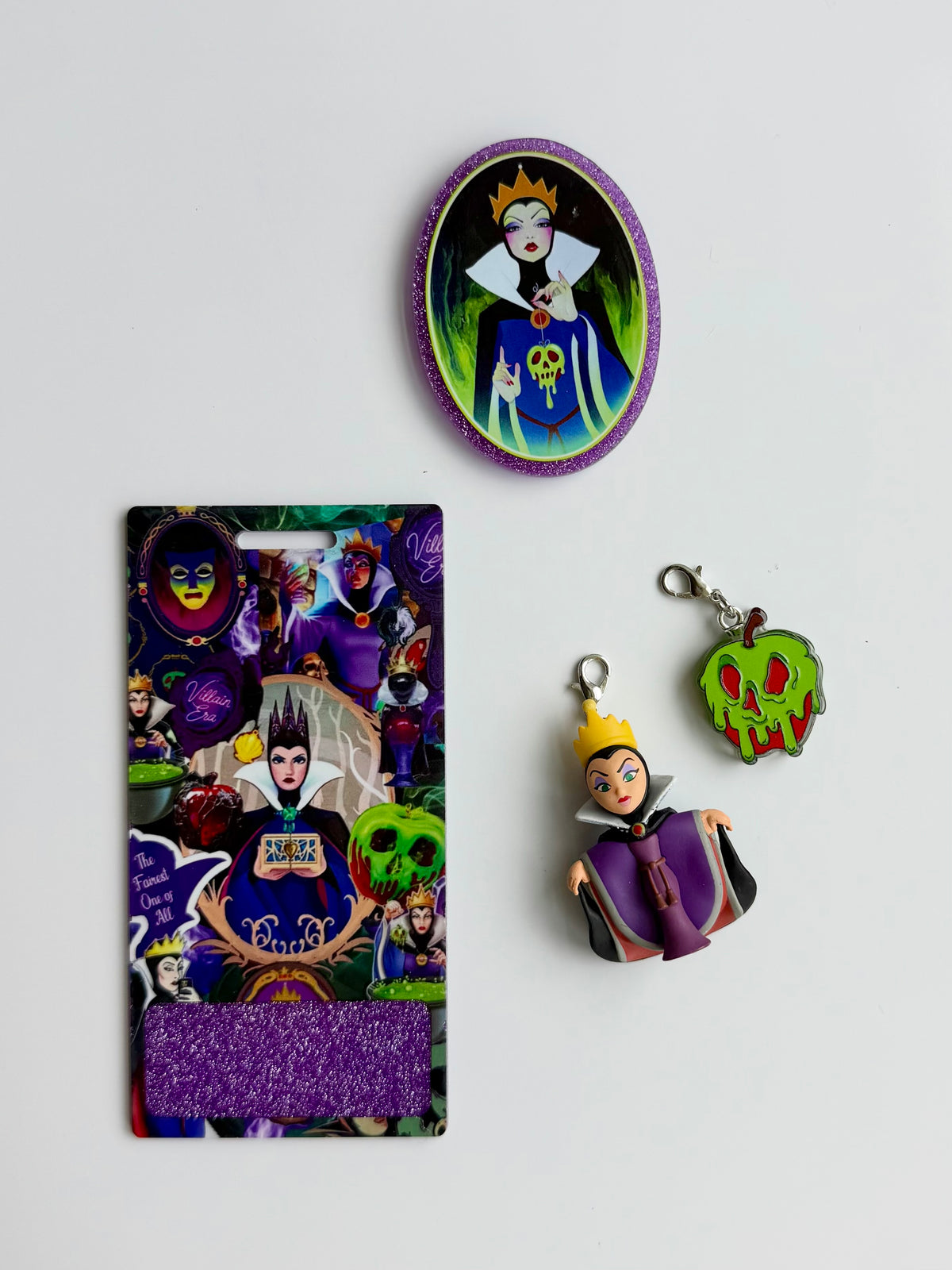 Villain Queen Interchangeable Badge Reel Buddy